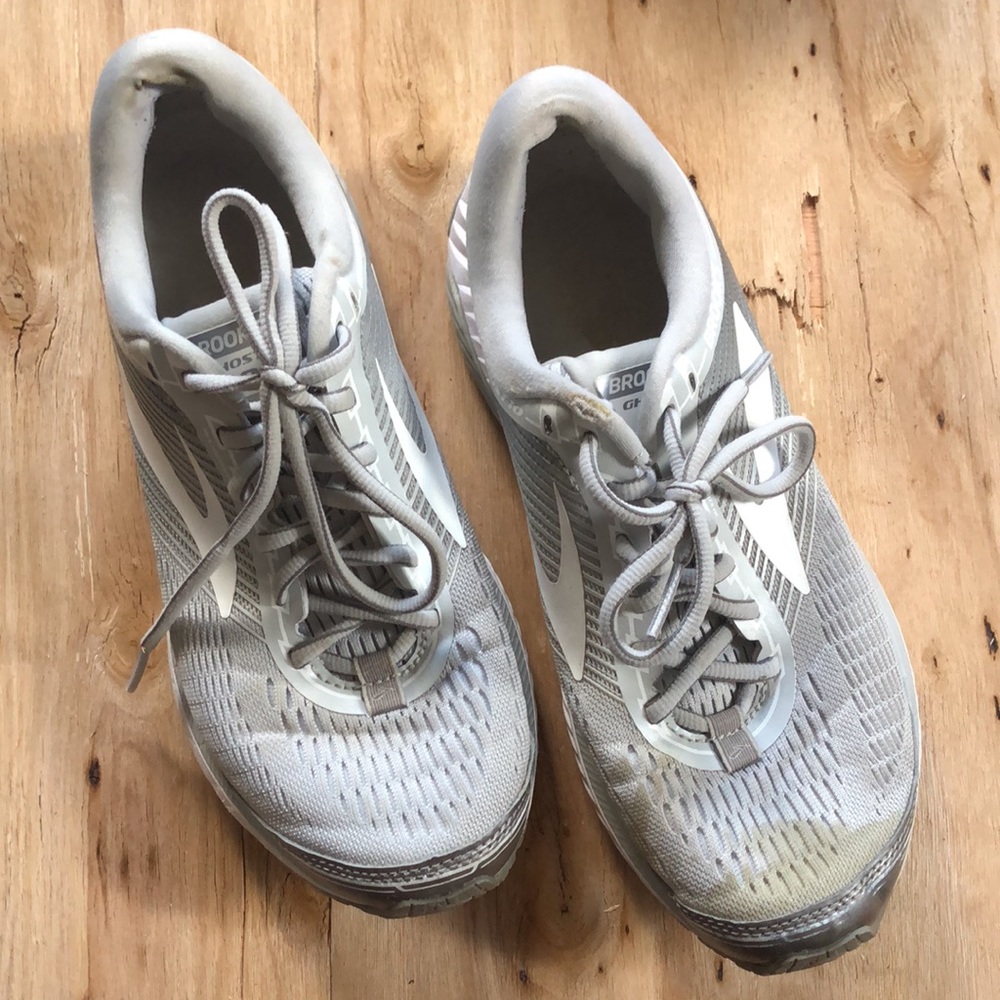 Brooks Ghost 10 Running Shoes in Silver, Grey & White 9
